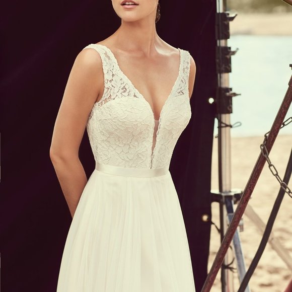 Mikaella Wedding Gown - Picture 8 of 12